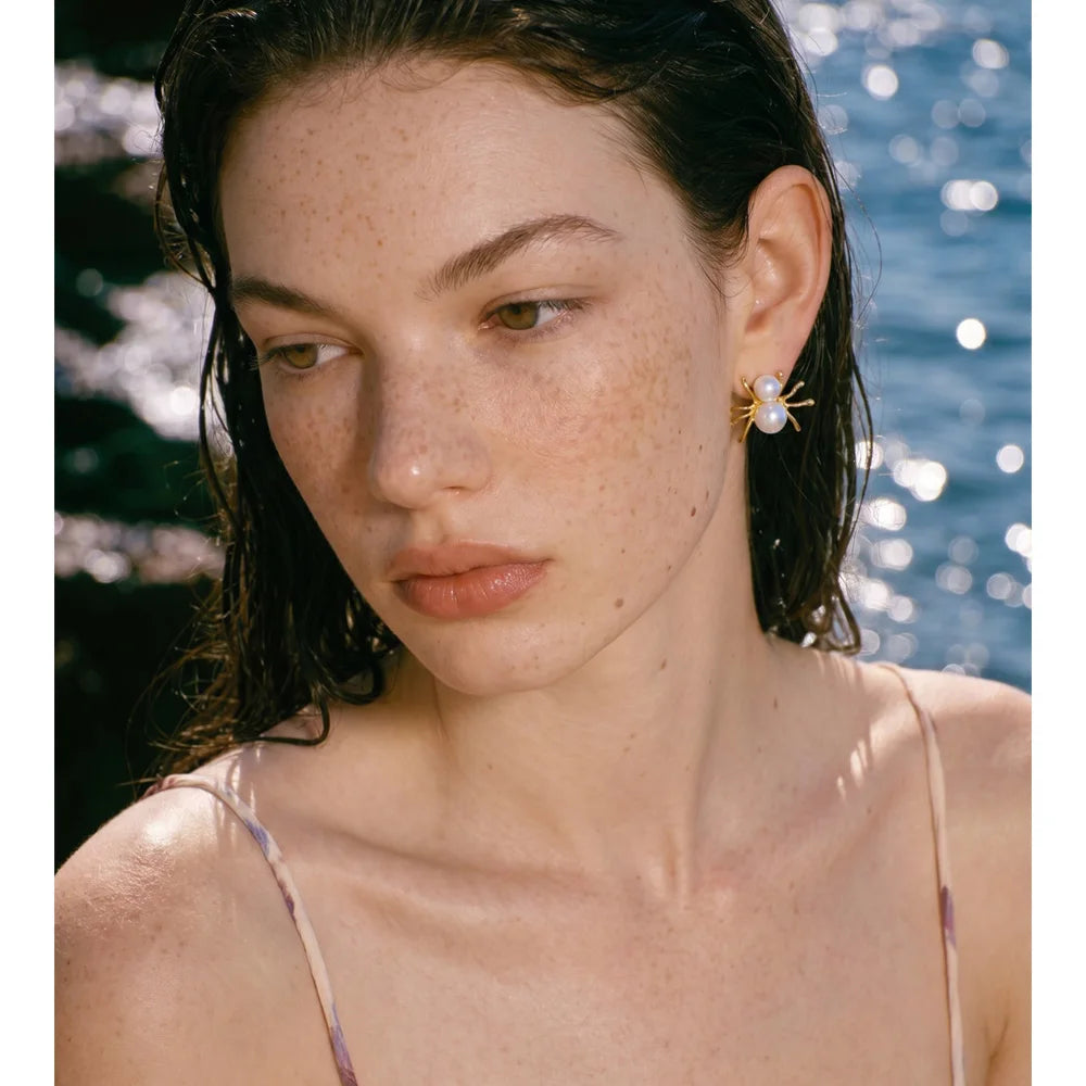 Pearl geometric earrings in gold-plated stainless steel with pearl.