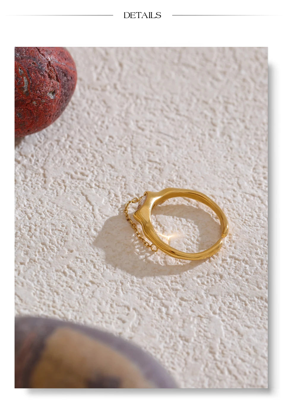 Cubic zirconia geometric chain ring in 18K gold-plated stainless steel with cubic zirconia.