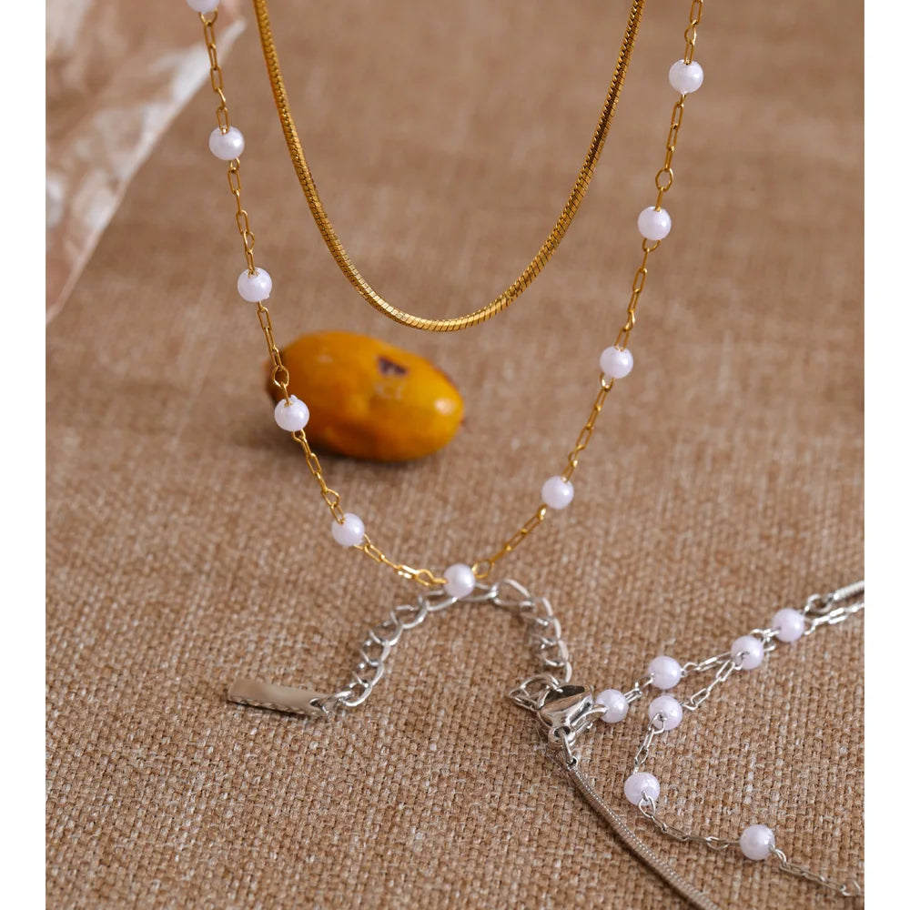 Pearl geometric chain necklace in gold-plated stainless steel with pearl.