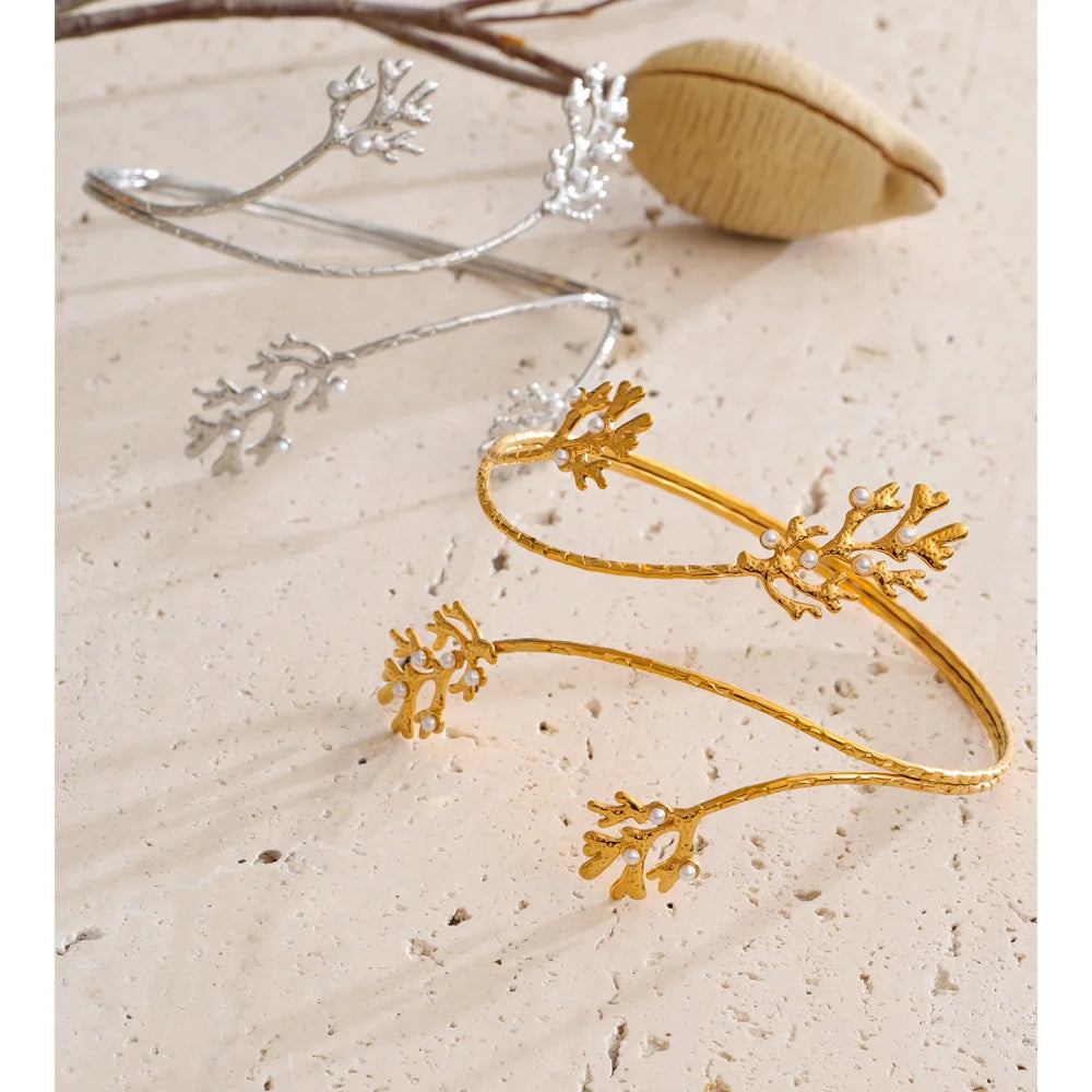 Pearl bracelet in gold-plated stainless steel with pearl.