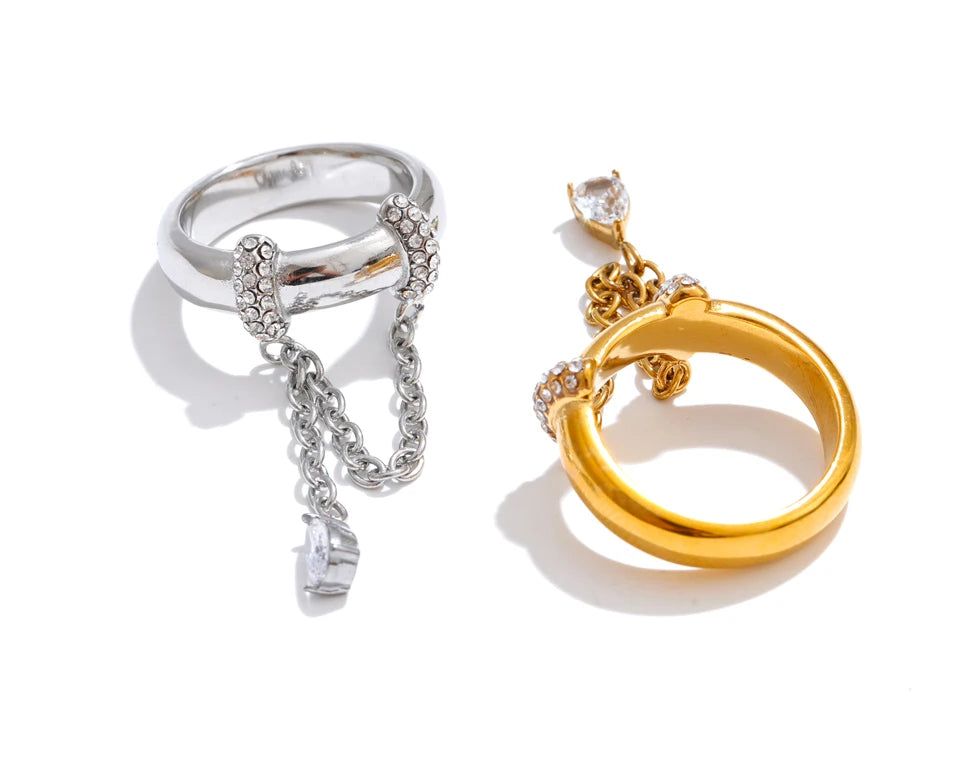 Cubic zirconia geometric chain ring in 18K gold-plated stainless steel with cubic zirconia.