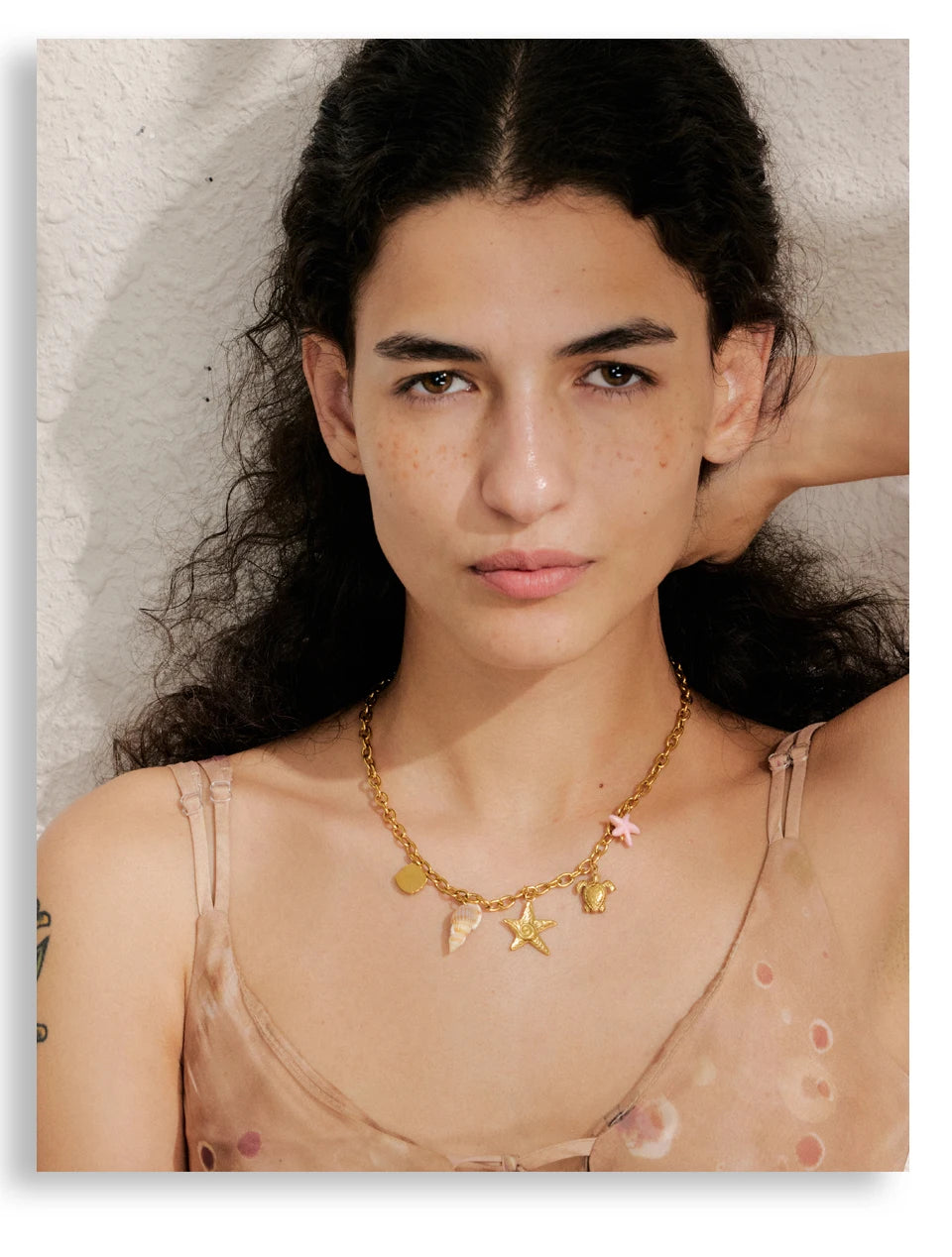 Sun geometric necklace in gold-plated stainless steel.