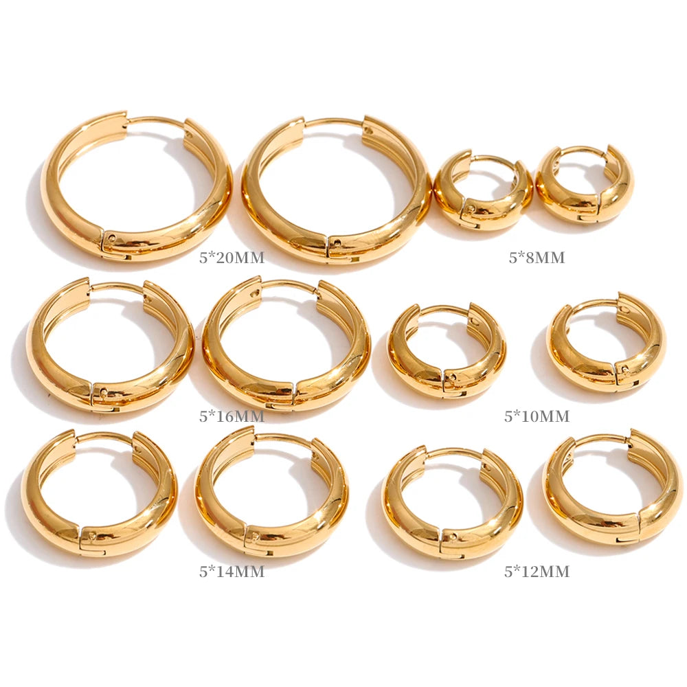 Geometric earrings in gold-plated stainless steel.