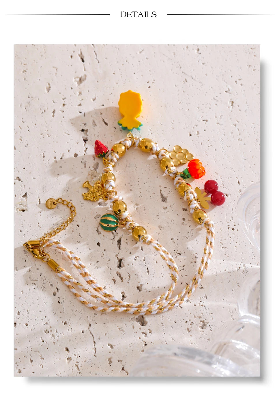 Geometric necklace in gold-plated stainless steel.