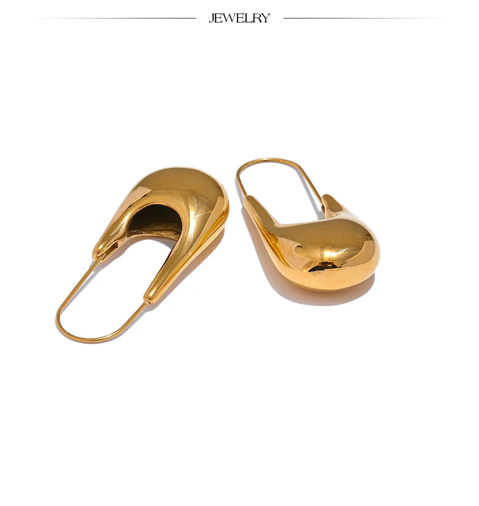 Geometric earrings in gold-plated stainless steel.