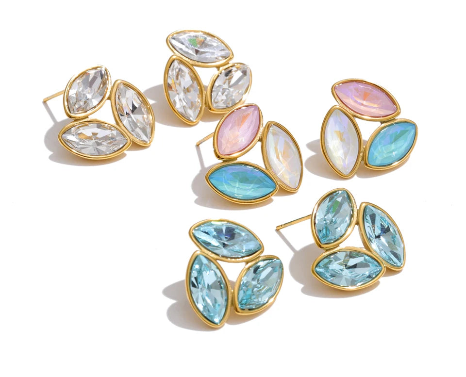 White crystal flower earrings in gold-plated stainless steel with crystal.