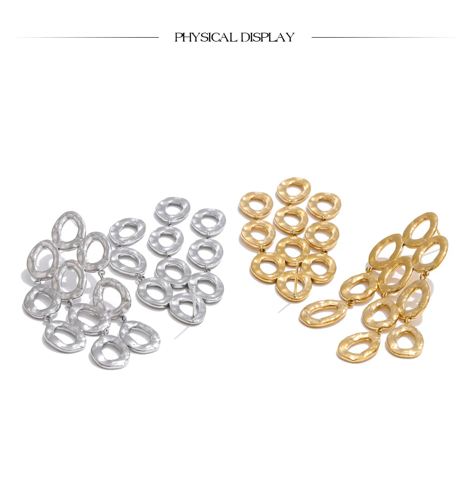 Geometric earrings in gold-plated stainless steel.