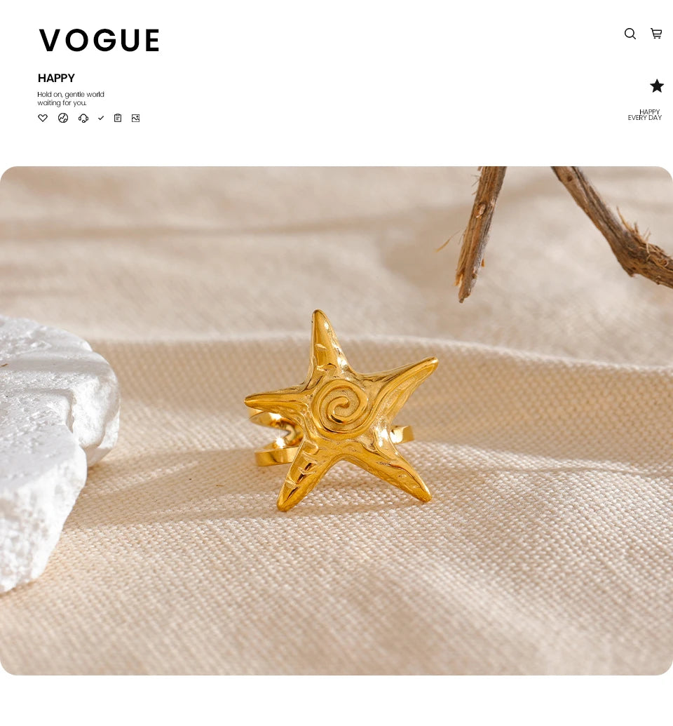 Star ring in 18K gold-plated 316L stainless steel.