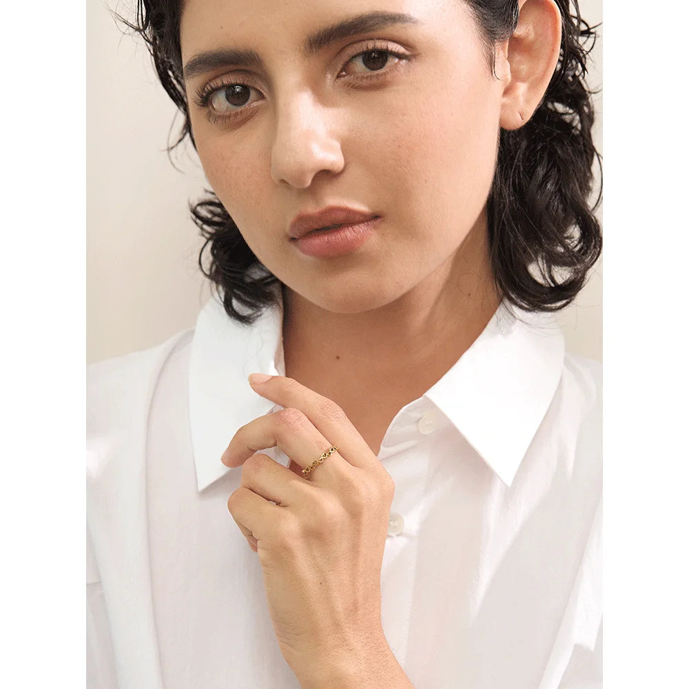 Heart minimalist ring in 18K gold-plated stainless steel.