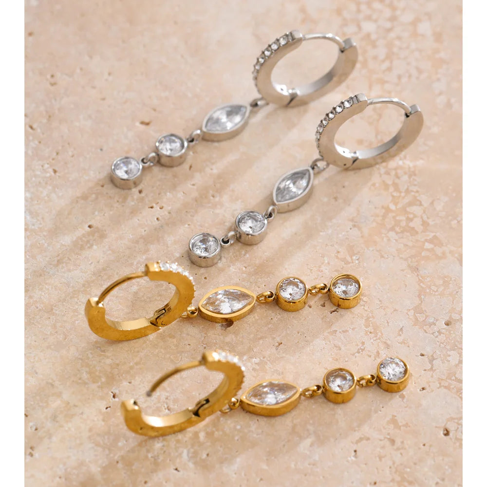 Cubic zirconia geometric chain earrings in gold-plated stainless steel with cubic zirconia.
