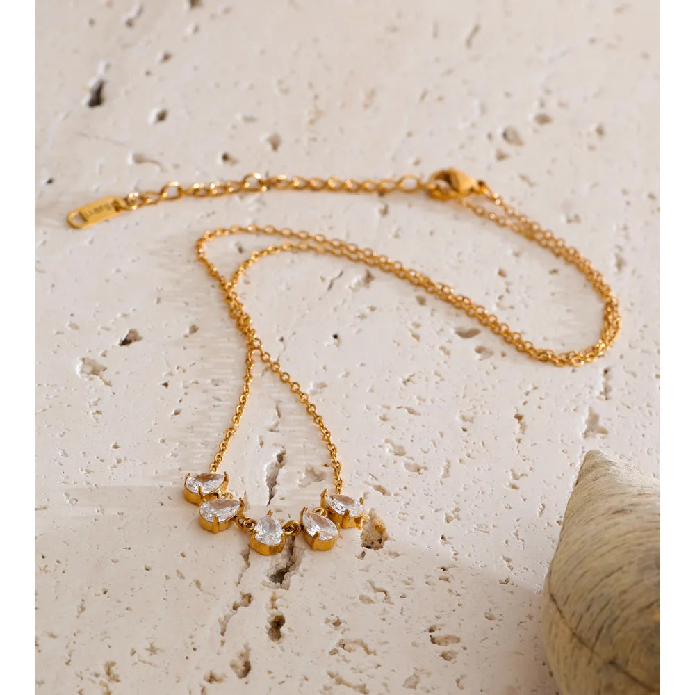 Cubic zirconia geometric necklace in gold-plated stainless steel with cubic zirconia.