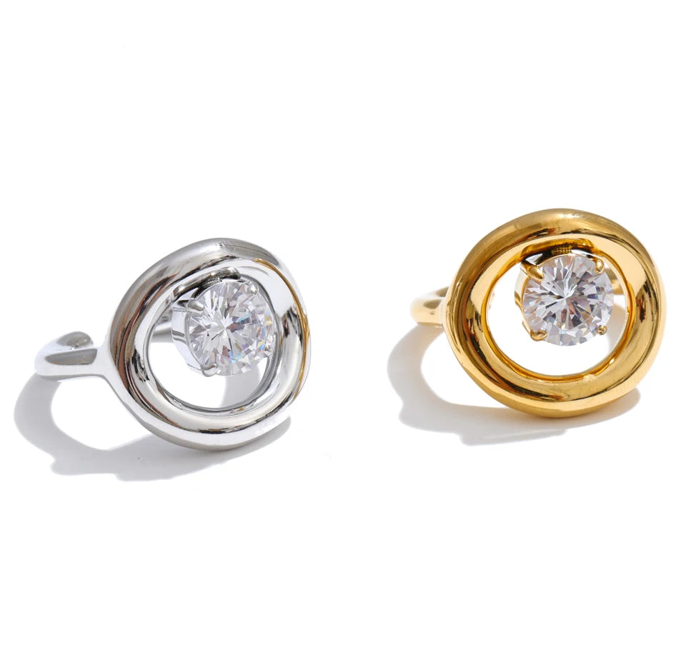 Cubic zirconia geometric ring in 18K gold-plated stainless steel with cubic zirconia.