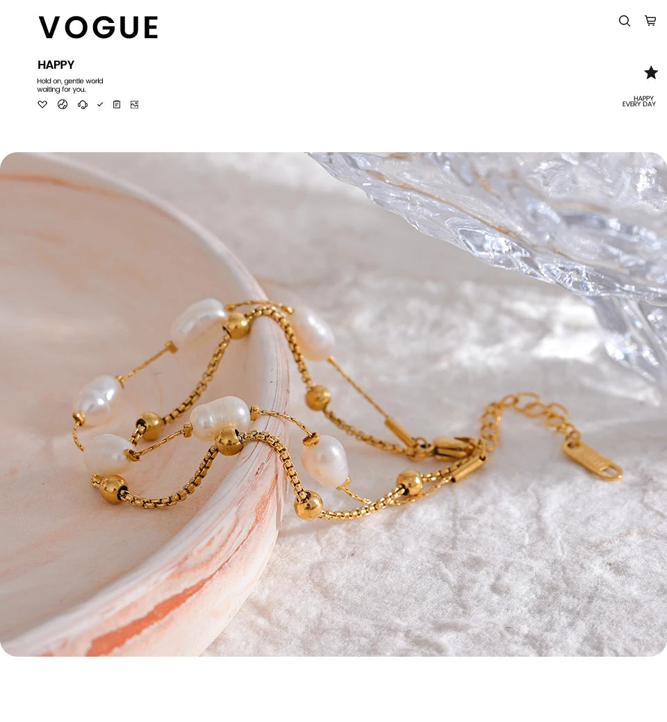 Freshwater pearl geometric chain necklace in gold-plated stainless steel with freshwater pearl.