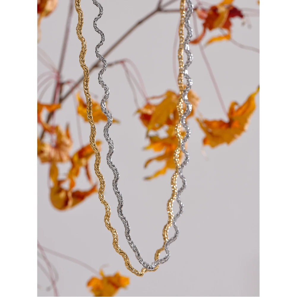 Geometric chain necklace in gold-plated stainless steel.