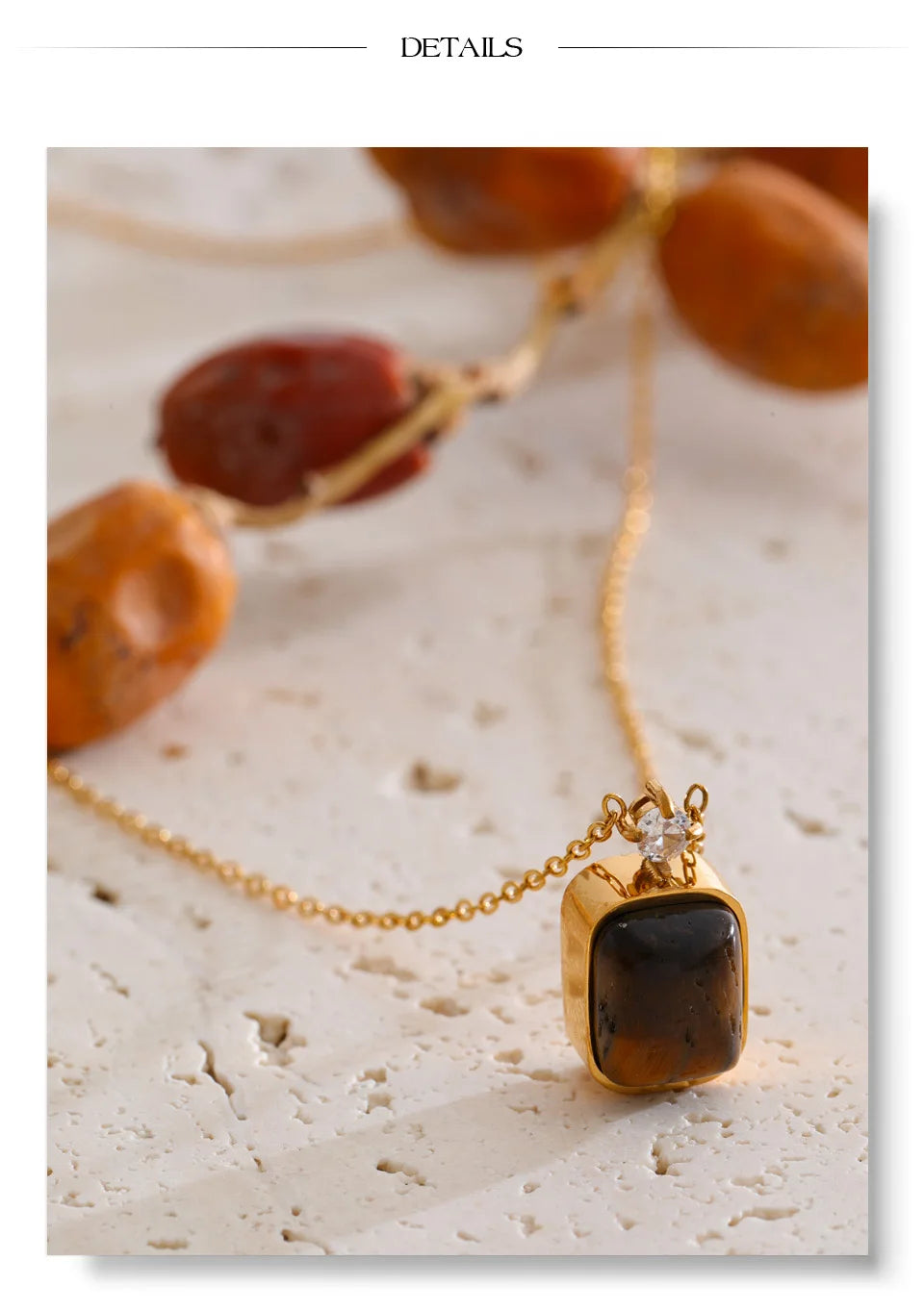 Natural stone geometric necklace in gold-plated stainless steel with natural stone.