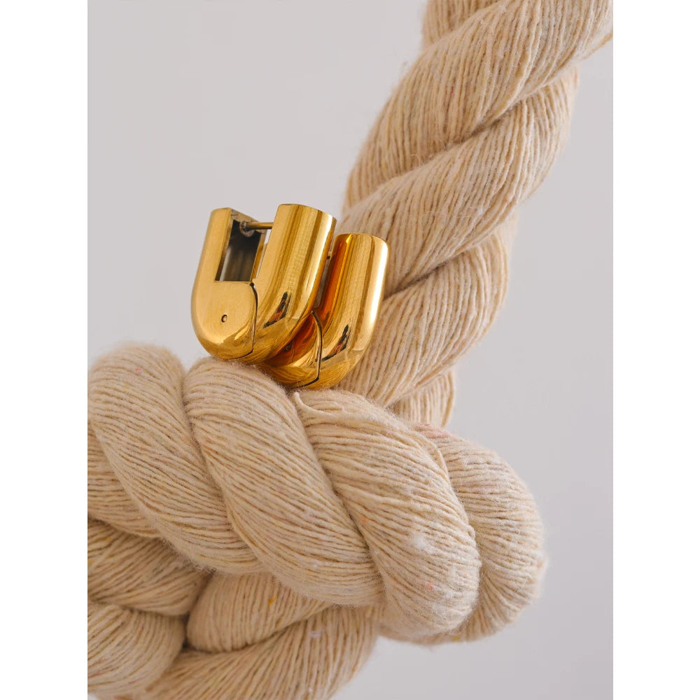 Geometric earrings in gold-plated 316L stainless steel.