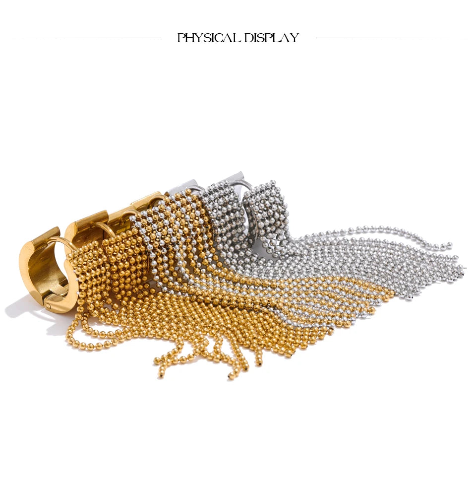 Geometric chain earrings in gold-plated stainless steel.