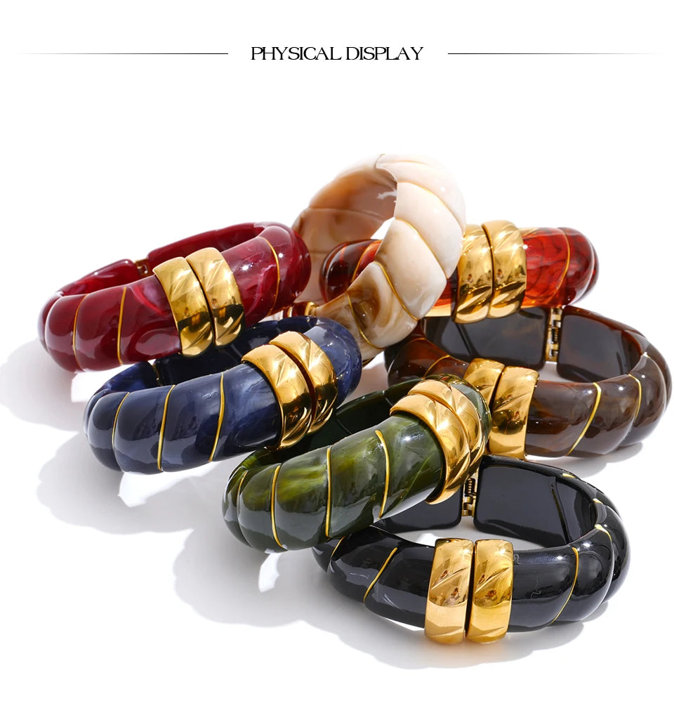 Resin acrylic multi-color bracelet in gold-plated stainless steel with resin and acrylic.