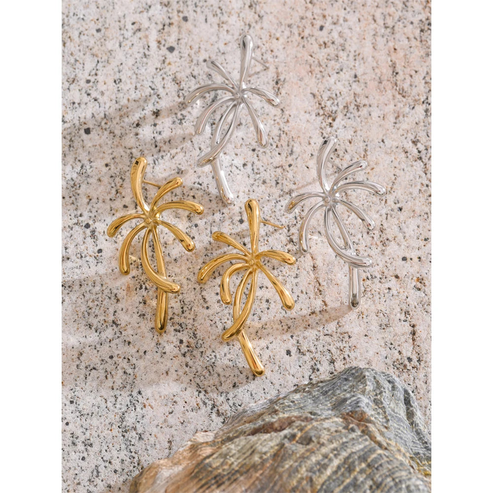 Geometric earrings in gold-plated stainless steel.