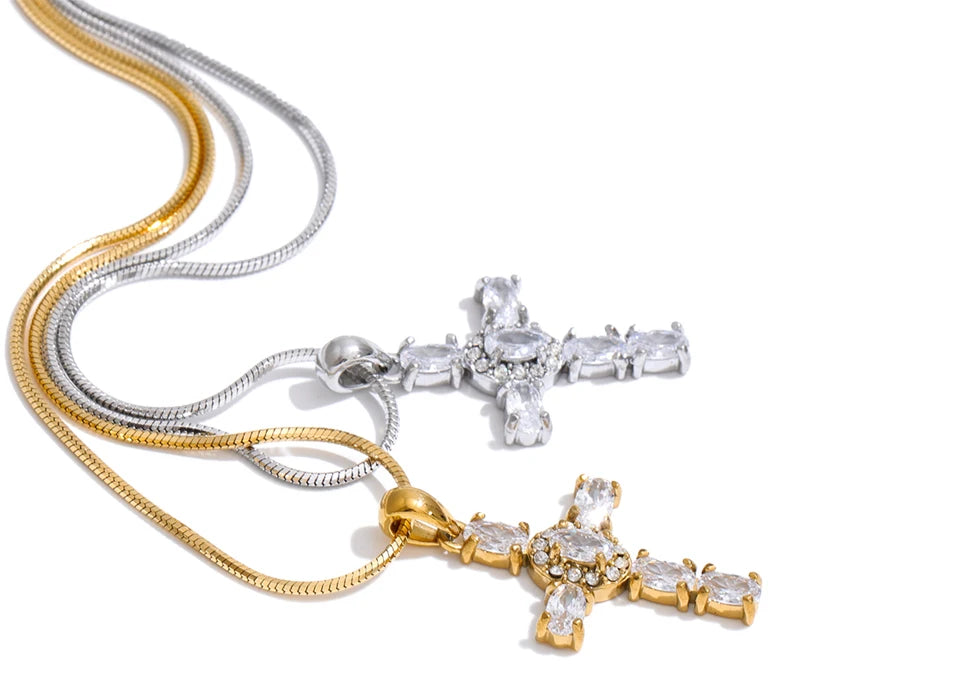 Cubic zirconia cross necklace in gold-plated stainless steel with cubic zirconia.