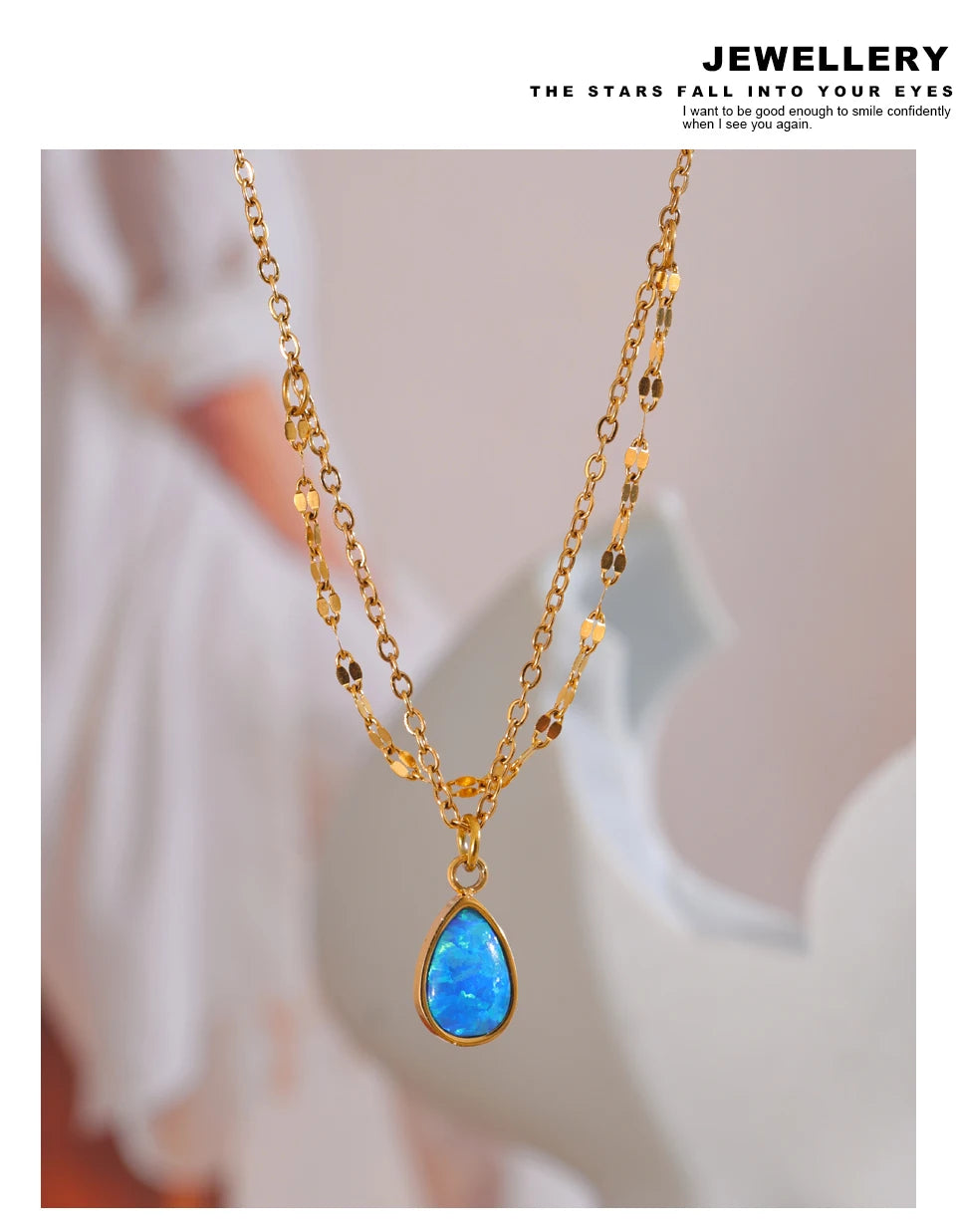 Blue natural stone geometric necklace in gold-plated stainless steel with natural stone.