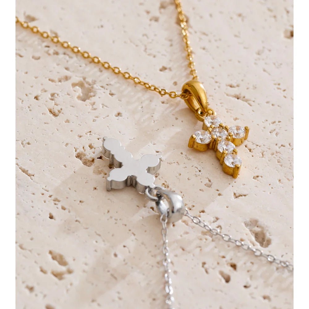 Cubic zirconia cross necklace in gold-plated stainless steel with cubic zirconia.