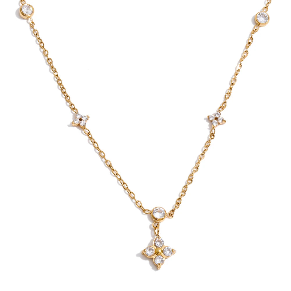 Cubic zirconia flower necklace in gold-plated stainless steel with cubic zirconia.