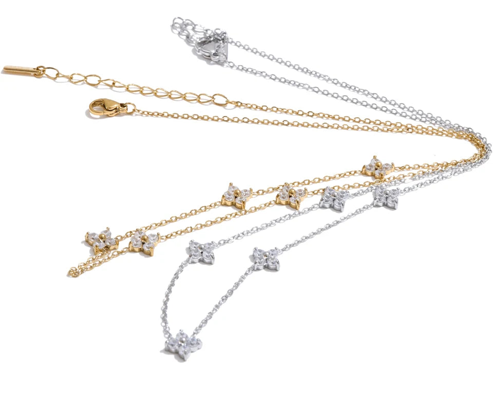 Cubic zirconia flower chain necklace in gold-plated stainless steel with cubic zirconia.