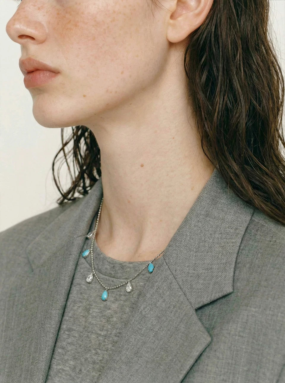 Cubic zirconia necklace in gold-plated stainless steel with cubic zirconia.