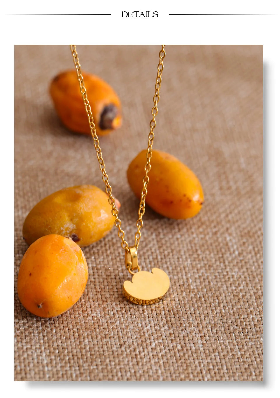 Geometric necklace in gold-plated stainless steel.