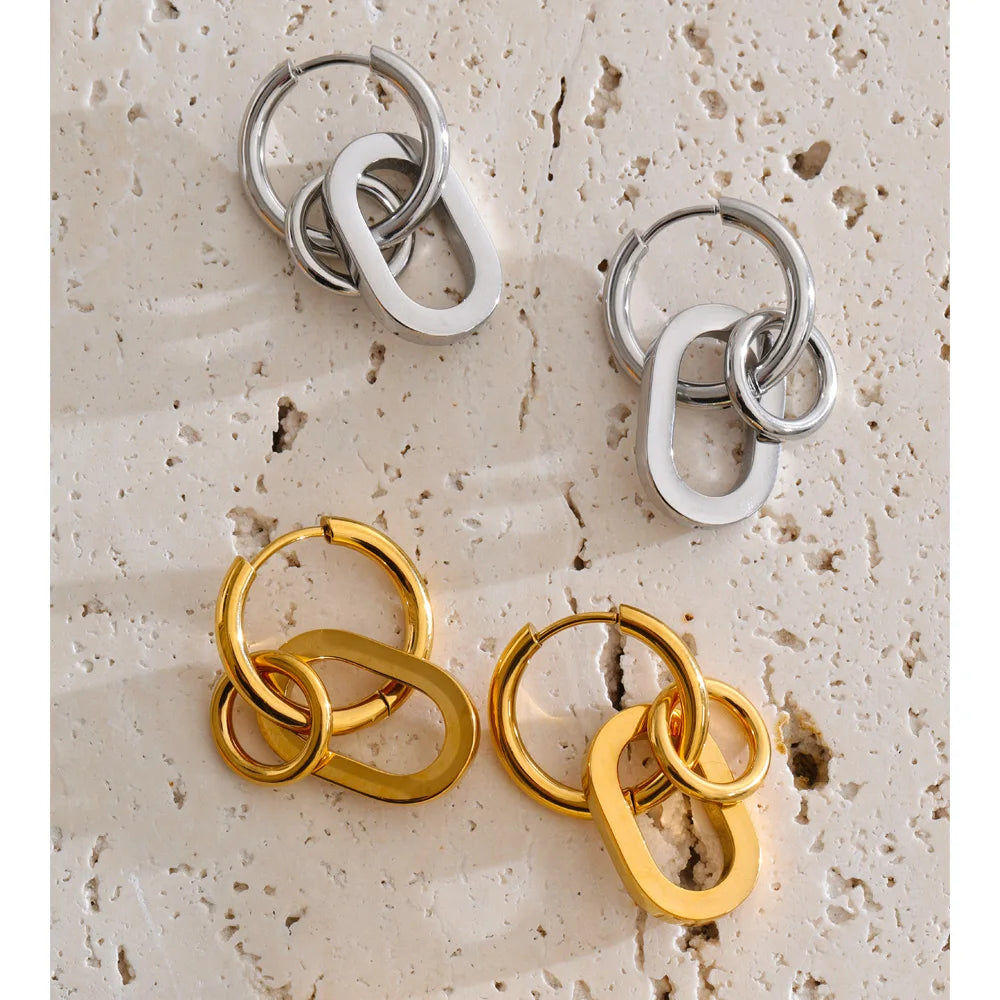 Geometric earrings in gold-plated stainless steel.