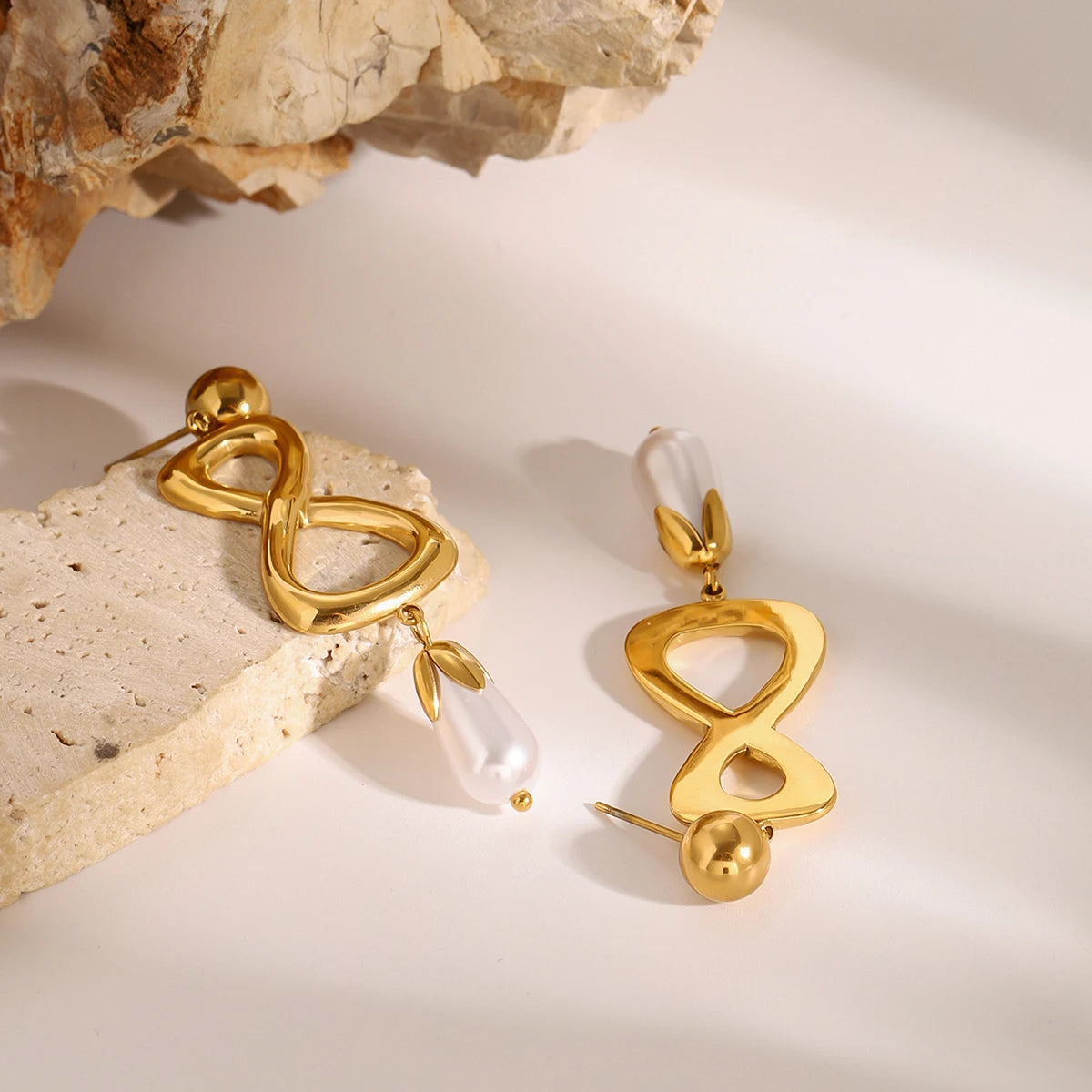 Teardrop Pearl Drop Earrings — Stainless Steel · PS086