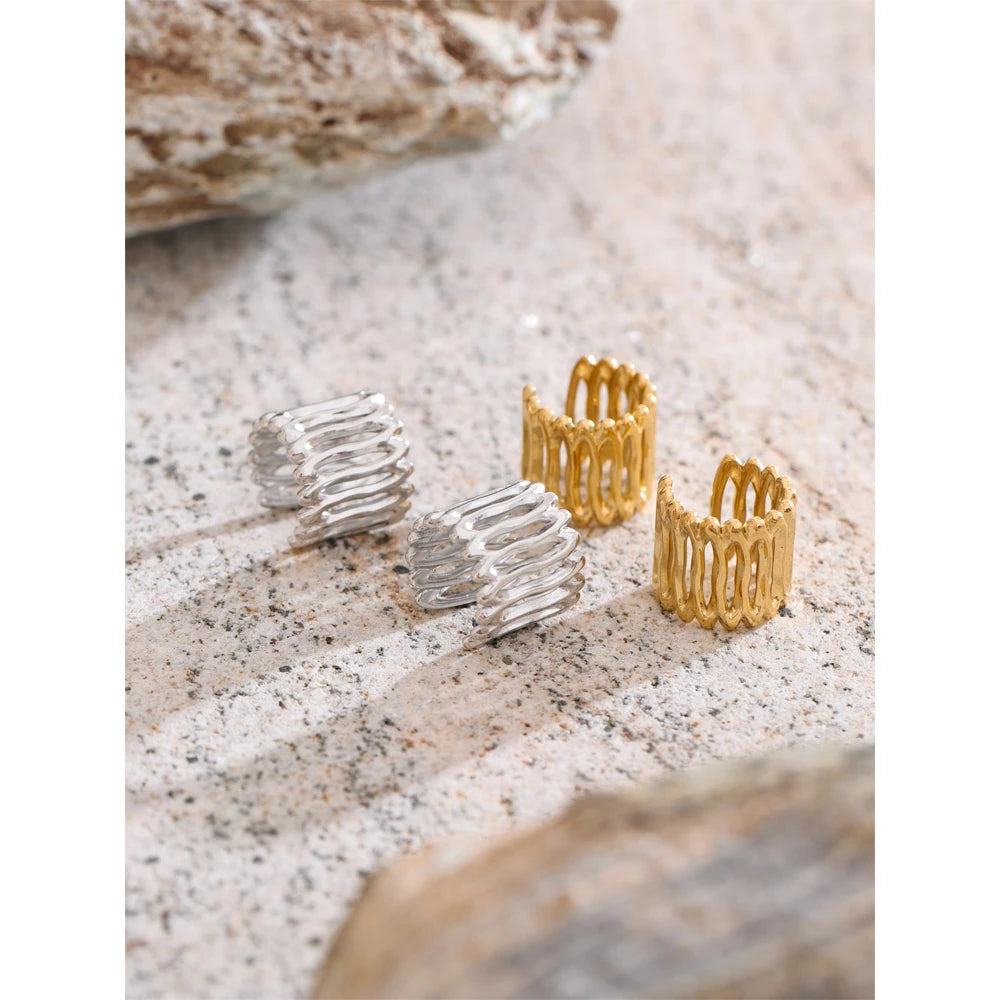 Geometric layered earrings in gold-plated stainless steel.