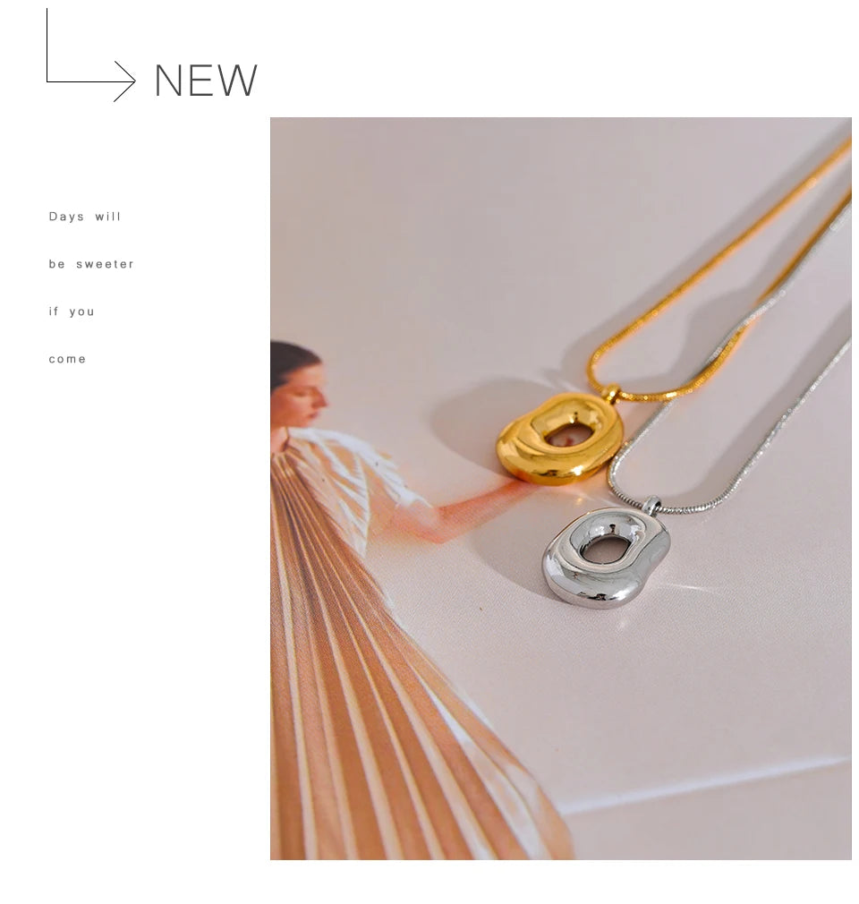 Geometric necklace in gold-plated 316L stainless steel.