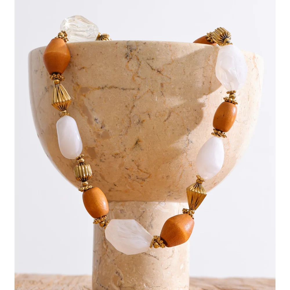 Resin beaded geometric necklace in gold-plated stainless steel with resin.