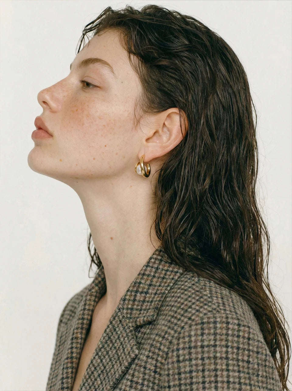 Pearl geometric earrings in gold-plated stainless steel with pearl.