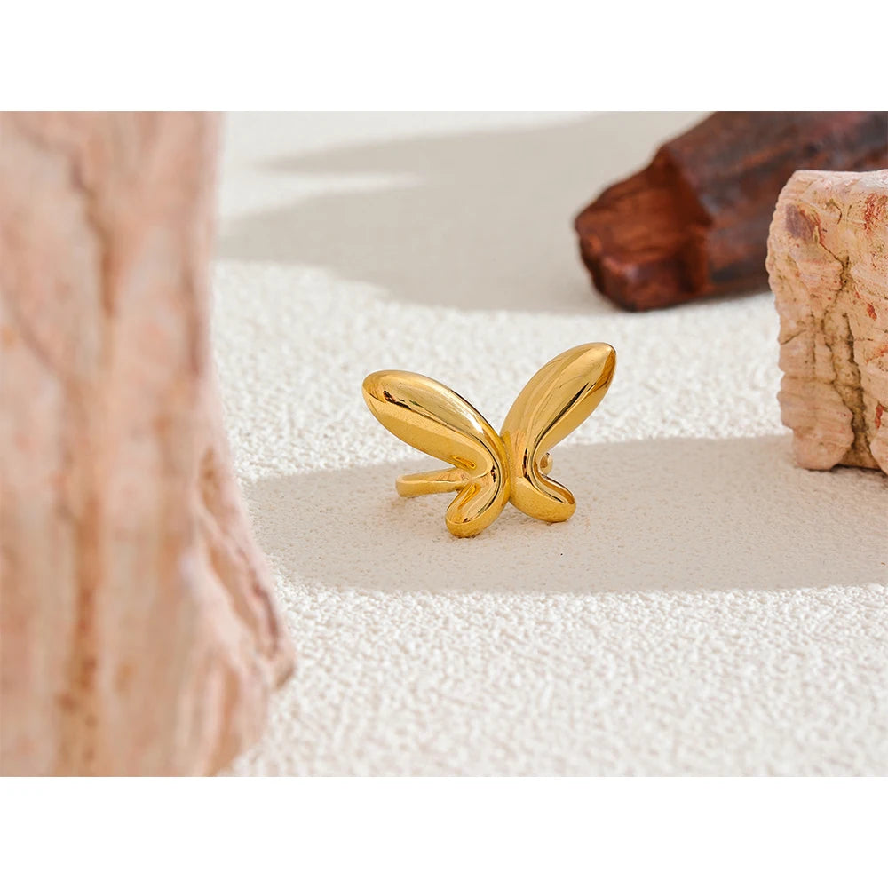 Butterfly minimalist geometric ring in 18K gold-plated 316L stainless steel.
