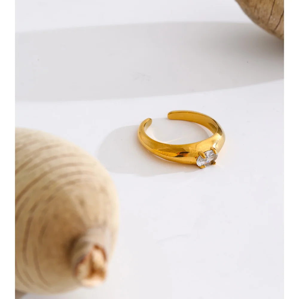 Cubic zirconia geometric ring in 18K gold-plated stainless steel with cubic zirconia.