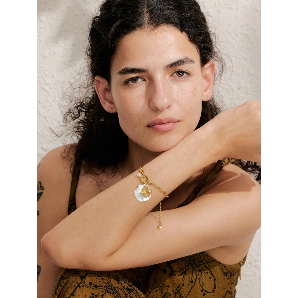 Shell Star Geometric Bracelet — Gold-Plated Stainless Steel with Shell · PS2251