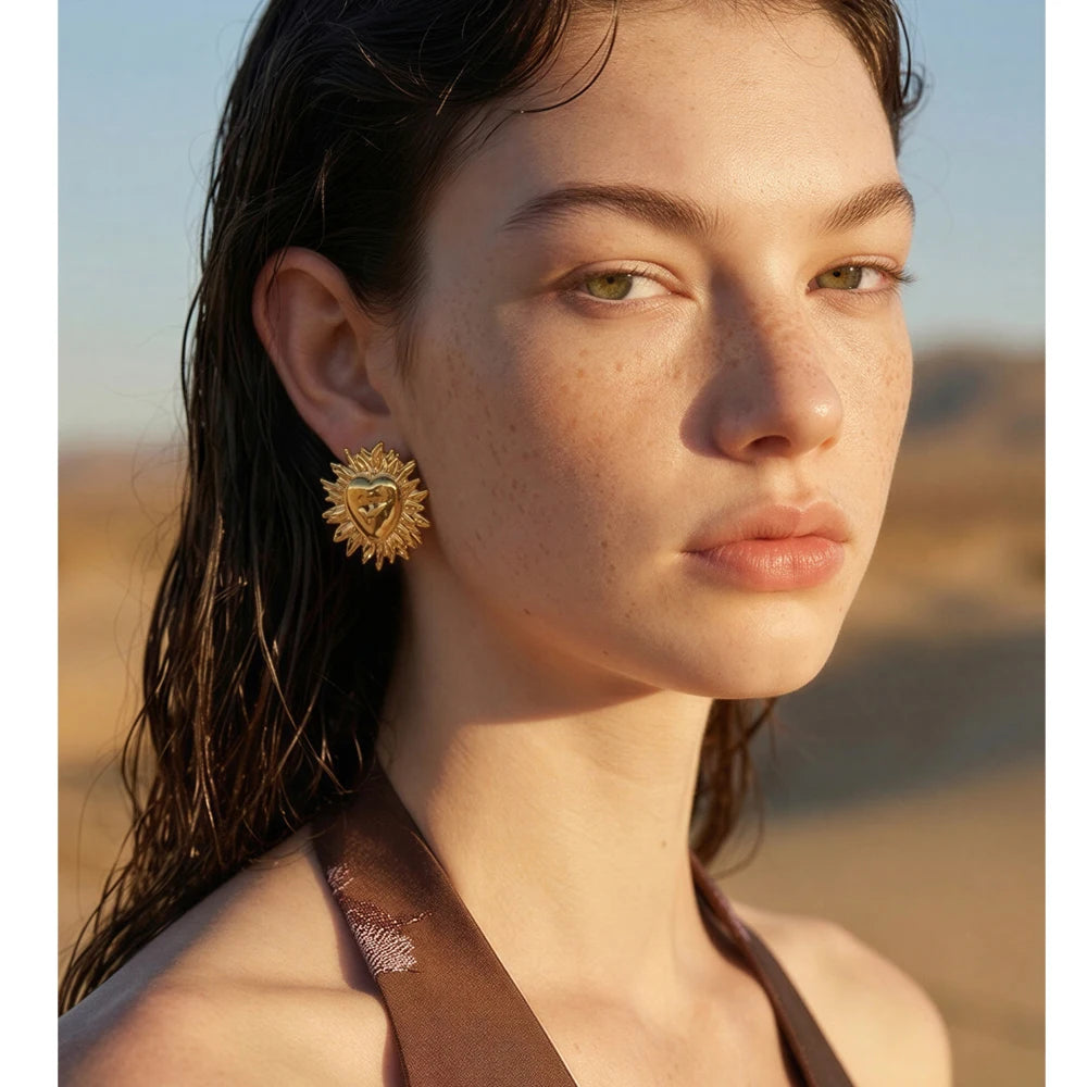 Heart geometric earrings in gold-plated stainless steel.