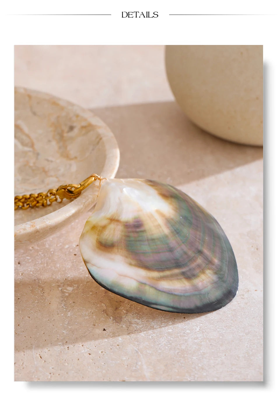 Pearl shell geometric necklace in gold-plated stainless steel with pearl and shell.