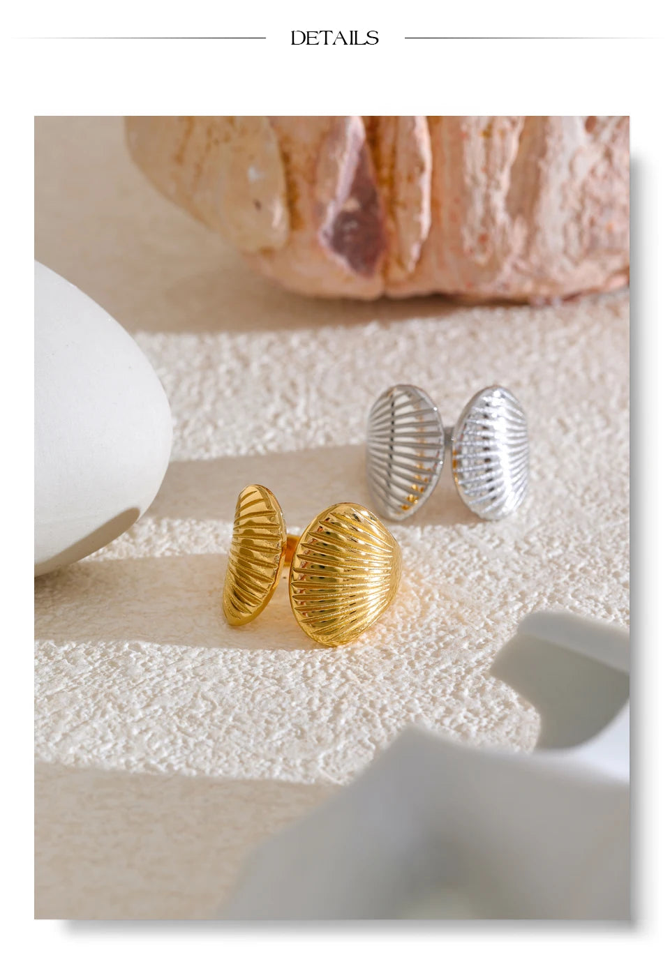 Shell geometric ring in gold-plated stainless steel with shell.