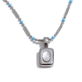 Shell geometric necklace in gold-plated stainless steel with shell.
