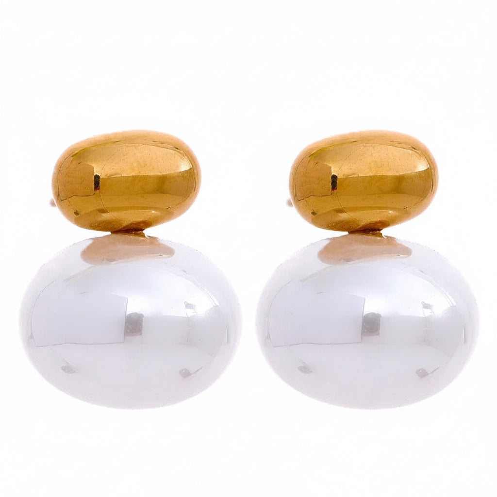 Gold-plated stainless steel earrings with pearl finish.