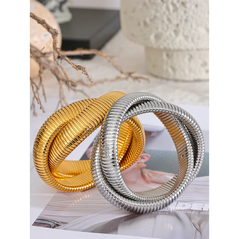 Geometric bracelet in gold-plated 316L stainless steel.
