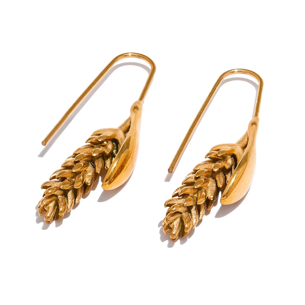 Geometric earrings in gold-plated 316L stainless steel.