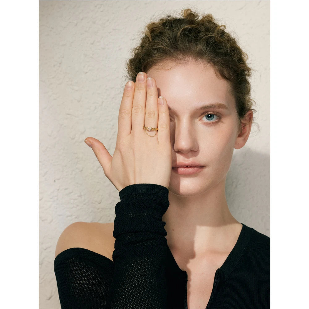 Cubic zirconia geometric chain ring in 18K gold-plated stainless steel with cubic zirconia.