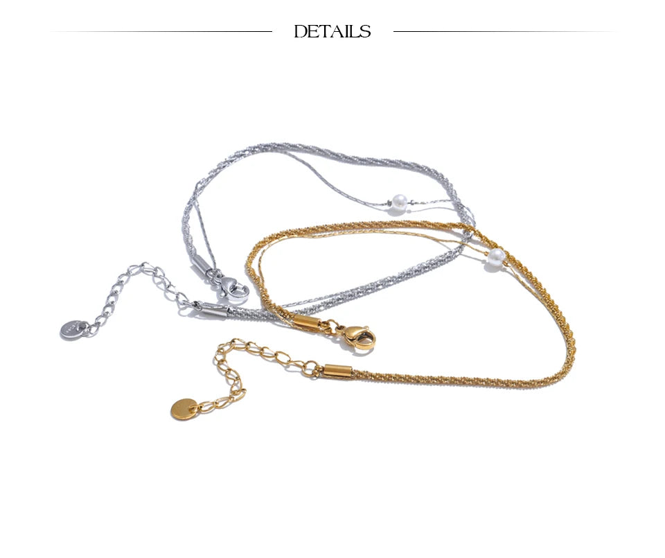 Pearl geometric chain necklace in gold-plated stainless steel with pearl.