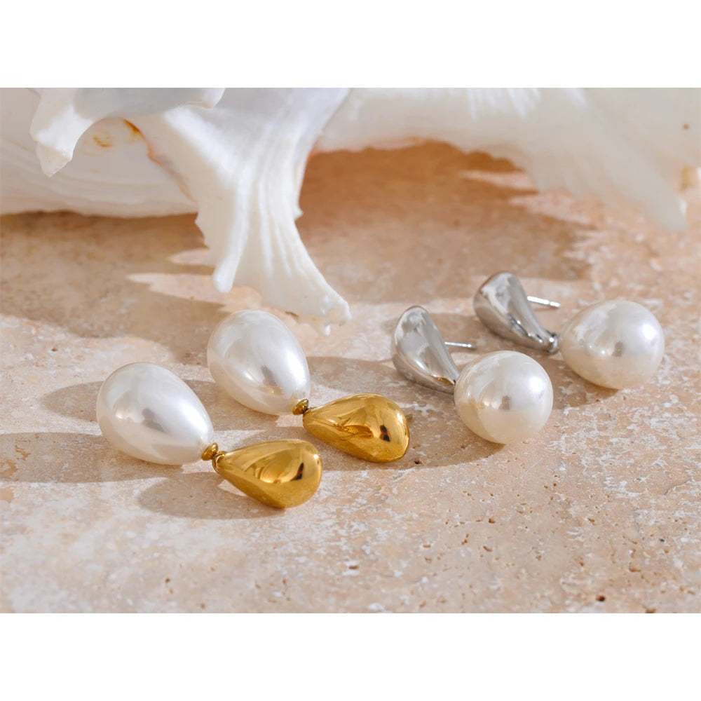 Pearl geometric earrings in gold-plated stainless steel with pearl.