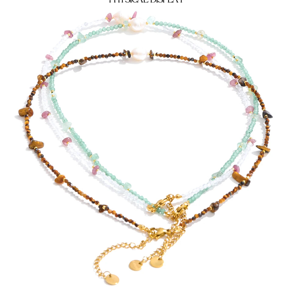Freshwater pearl natural stone beaded necklace in gold-plated stainless steel with freshwater pearl and natural stone.